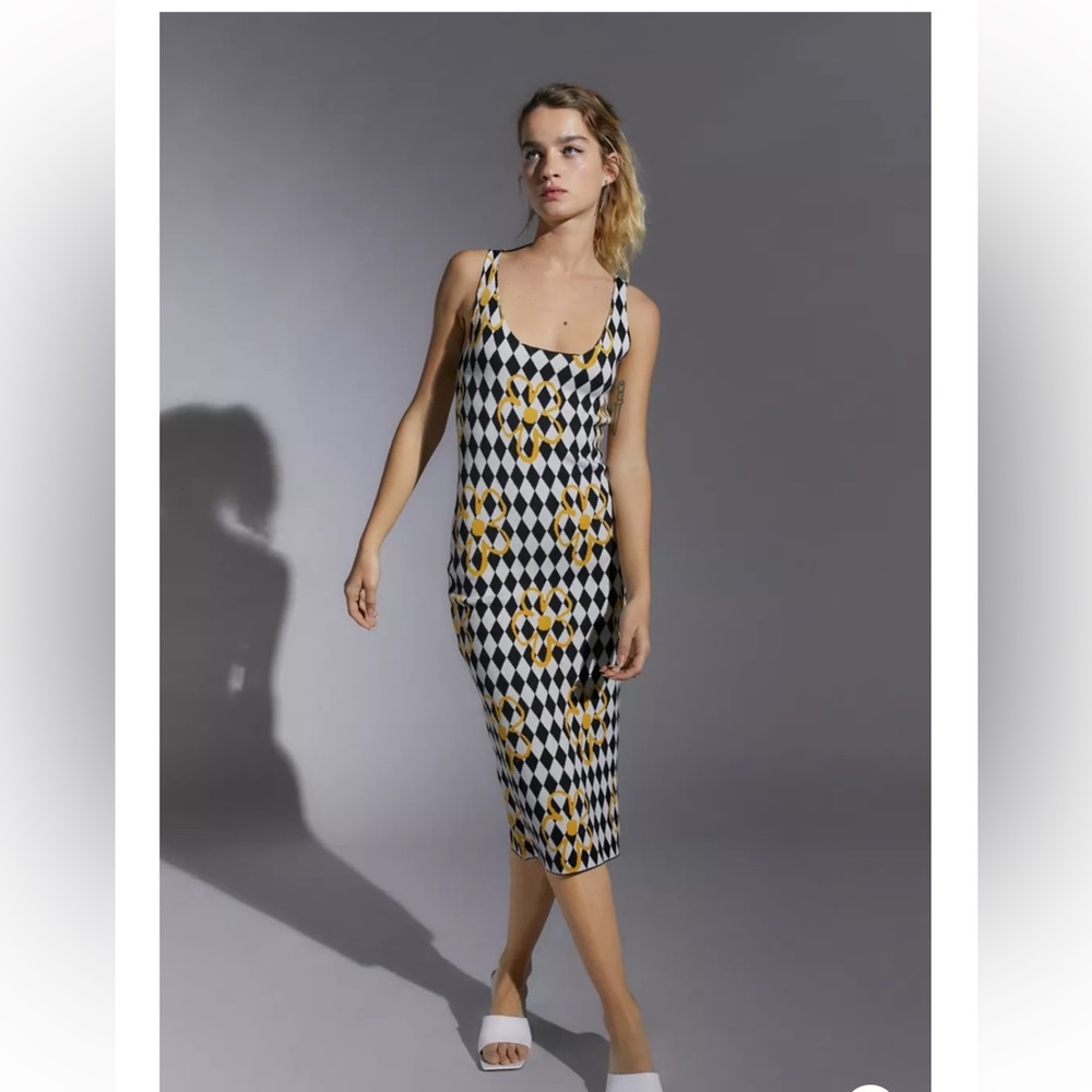 NEW Urban Outfitters Haydee Cut Out Midi Daisy Dress Size Medium
